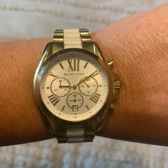 Michael Kors Gold & white watch - Picture 5 of 7